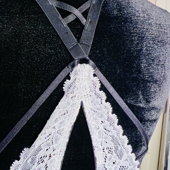 The Show Off La Senza Black/White Lace Covered Padded Open Front Bra Size 34B. - Picture 6 of 8